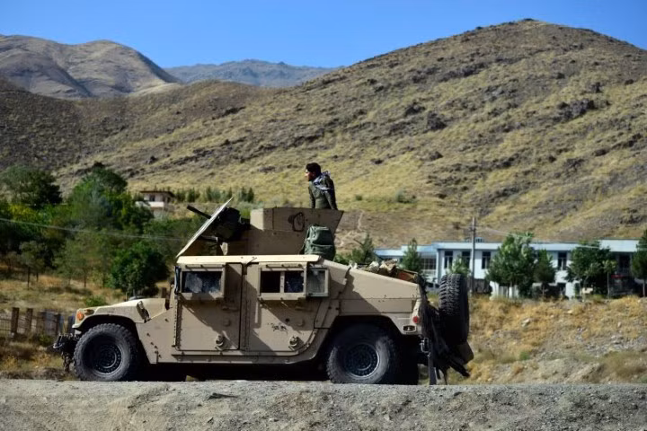 Tuy nhiên, quân kháng chiến Afghanistan hiện tại vẫn đang ở thế rất khó, nếu không muốn nói là lép về hoàn toàn, so với Taliban. Việc chỉ kiểm soát một phần nhỏ ở phía Bắc nước này, khiến quân kháng chiến khó có thể ngồi ngang hàng với Taliban trên bàn đàm phán.