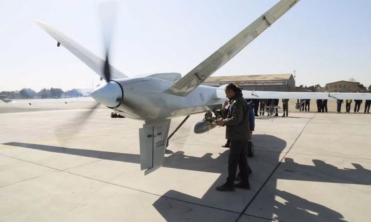 Một số khác biệt nho nhỏ của UAV Kaman 22 so với MQ-9 Reaper ở phần càng đáp, đầu cánh và hình dáng mũi. Nó cũng mang một tổ hợp khí tài chưa rõ chức năng ở giá treo dưới thân.