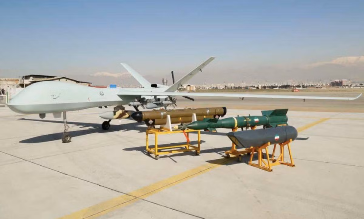 Tuy vậy chiếc UAV của Iran lại có kích thước nhỏ hơn, tương đồng với dòng MQ-1 Preadator từng được Washington sử dụng rộng rãi.