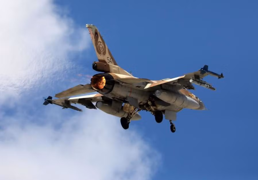 Chưa kể tới việc, sở hữu tiêm kích F-16 cũng chỉ là một vấn đề, khía cạnh lớn hơn cần phải giải quyết đó là đào tạo phi công, nhân lực mặt đất và cung cấp vũ khí, hậu cần cho máy bay.