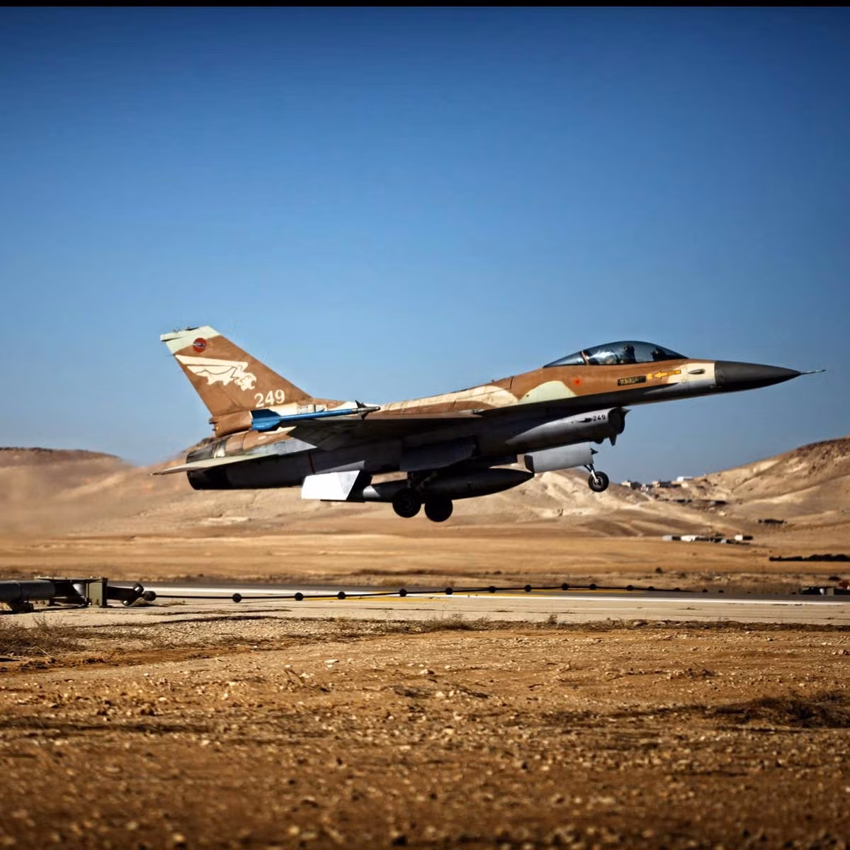Rõ ràng hợp đồng mua 29 chiếc máy bay chiến đấu F-16 của Israel với giá chỉ 100 triệu USD không bao gồm những "yếu tố kèm theo" cực kỳ quan trọng nói trên.
