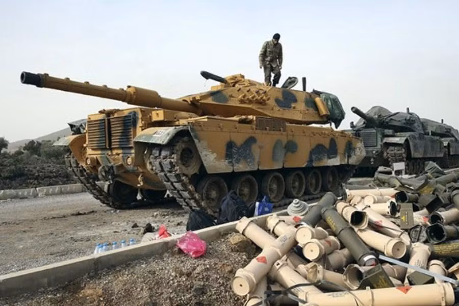 Một trong những nguyên nhân chính dẫn đến những tổn thất đáng kể là lớp giáp yếu trên xe tăng của Thổ Nhĩ Kỳ và một số lỗ hổng mà SAA đã tận dụng thành công.