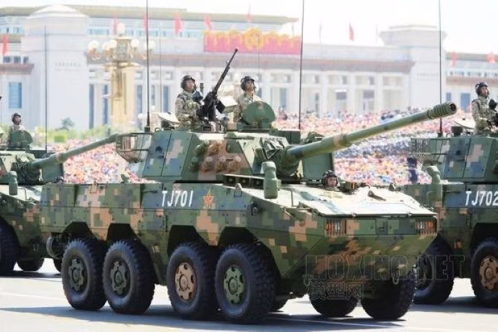 Một trong những khoa mục của cuộc diễn tập là hành quân trên quãng đường dài 400 km, tiếp cận địa bàn có xung đột để tiêu diệt sinh lực và cơ sở hạ tầng của đối phương. Cần lưu ý, tầm hoạt động của ZTL-11 là 800 km, trên địa hình tương đối bằng phẳng, xe có thể đạt vận tốc 90 - 100 km/h.