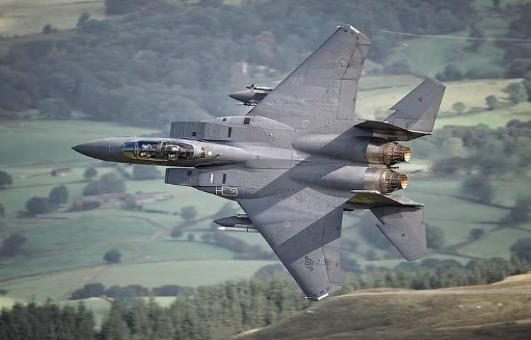 Được phát triển từ phiên bản F-15, chiến đấu cơ F-15E Strike Eagle bắt đầu được sản xuất từ năm 1985, tới nay đã có tổng cộng 513 chiếc được Mỹ cho "ra lò".