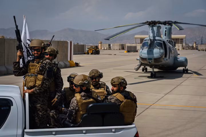 Trước đó, Kabul đã phản ứng mạnh trước việc các phương tiện truyền thông Pakistan đăng tải thông tin cho rằng Taliban có ý định bán cho Islamabad một số vũ khí mà người Mỹ để lại khi rời khỏi Afghanistan.