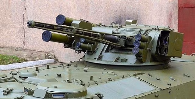 Phiên bản BMP-1 nâng cấp này nhận định danh BMP-1U Shkval, trên thực tế thân xe không có gì thay đổi, chỉ có cánh phao từ BMP-2 được tích hợp thêm.