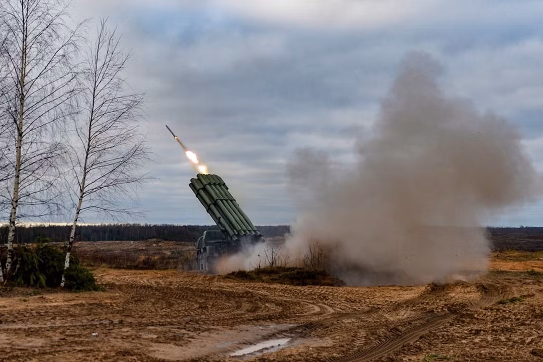 Smerch được coi là tổ hợp pháo phản lực mạnh nhất đang phục vụ trong quân đội Nga. Loại pháo phản lực này được ra đời từ cuối thời kỳ Liên Xô, có mặt trong biên chế quân đội Nga từ năm 1989 tới nay.