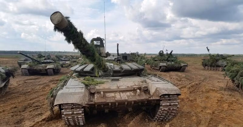 T-14 Armata là một loại xe tăng chủ lực thế hệ thứ tư sở hữu khả năng cơ động tốt, bọc giáp chắc chắn cùng hệ thống hỏa lực mạnh mẽ được điều khiển bằng số hóa.