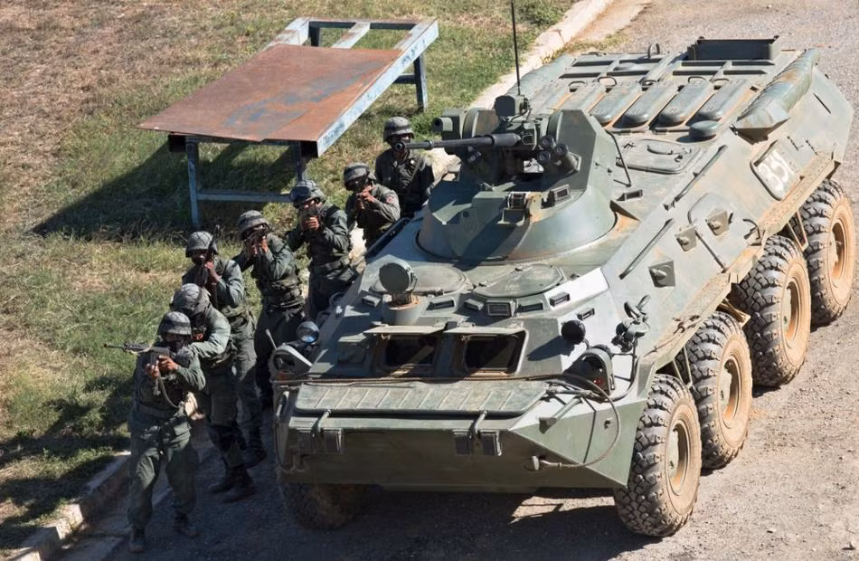  Quân đội Venezuela vừa tiến hành một cuộc tập trận quy mô lớn hôm 5/3 vừa rồi. Đây là cuộc diễn tập đầu năm thường niên, được quân đội nước này tổ chức để tăng cường khả năng đối phó của quân đội với các mối nguy hại, xâm phạm an ninh quốc gia từ bên ngoài.