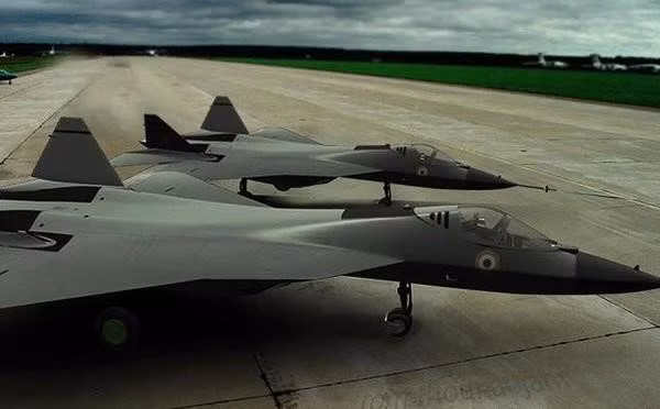Sắp tới khi buồng lái của Su-57 được mở rộng cho hai phi công, có lẽ diện tích phản xạ radar của nó sẽ chẳng hơn gì một tiêm kích thế hệ 4 hạng nhẹ của phương Tây, như vậy sẽ tự đánh mất quá nhiều lợi thế.