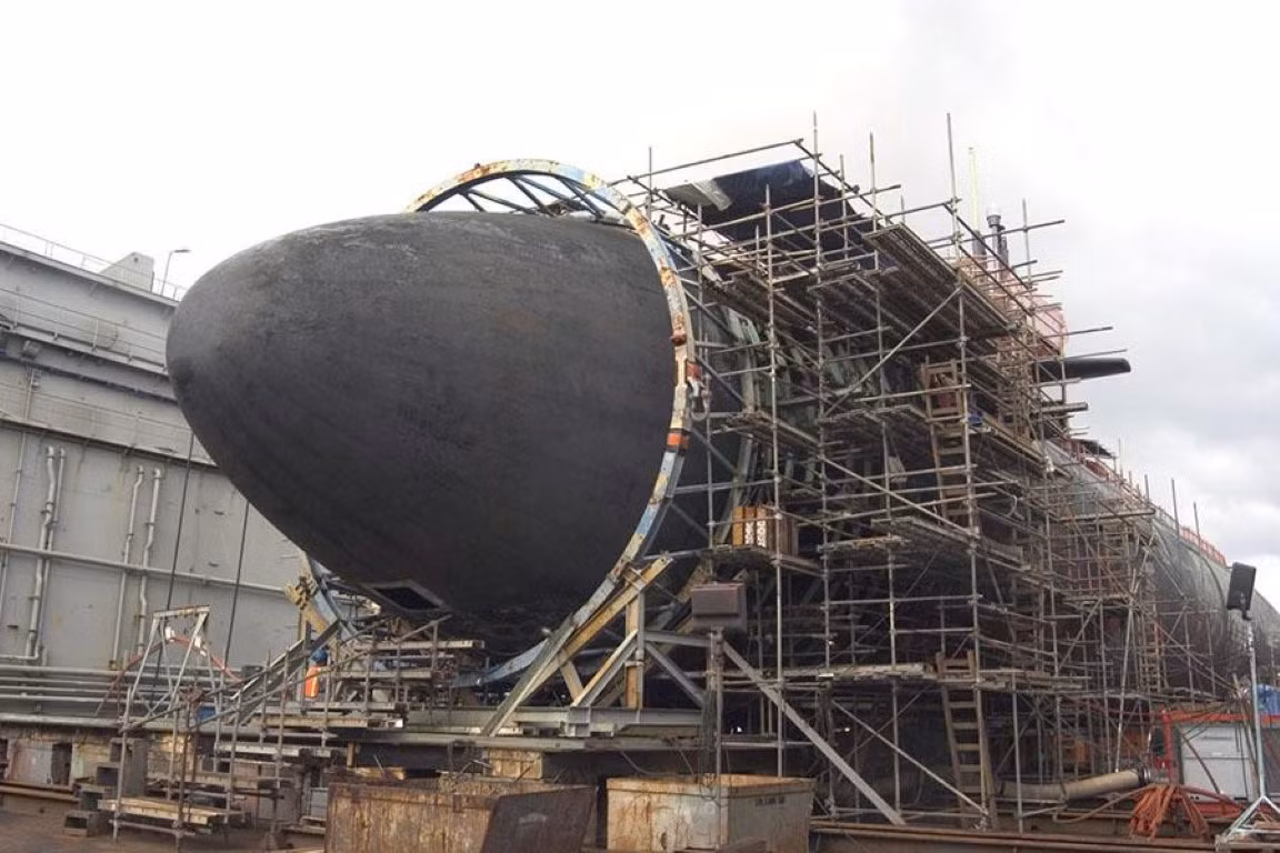 Ông Shugart, một cựu chỉ huy tàu ngầm tấn công của Hải quân Mỹ, hiện là thành viên của Trung tâm An ninh Mỹ mới, cho biết: “Chắc chắn sẽ tốn nhiều công sức, nhưng có lẽ ít hơn rất nhiều so với việc đóng một chiếc tàu ngầm hoàn toàn mới”.