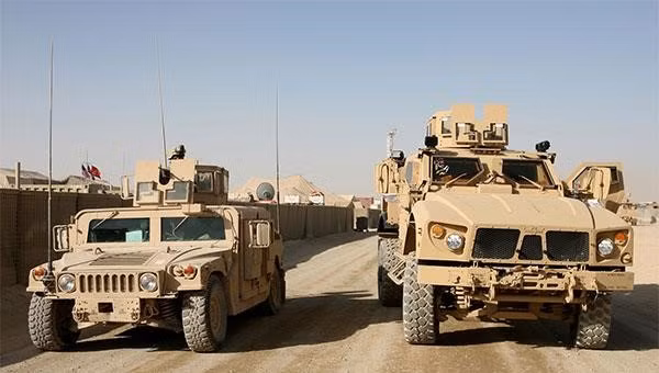 Nhằm tạo không gian thoải mái cho binh sĩ, L-ATV được thiết kế với kích thước lớn hơn Humvee rất nhiều.