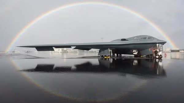 Một khi B-21 vào biên chế, chúng sẽ thay thế dần những nhiệm vụ mà B-2 đang đảm nhiệm trong vai trò tấn công đột nhập vào mạng lưới phòng thủ dày đặc của đối phương để không kích phá hủy những mục tiêu quan trọng.