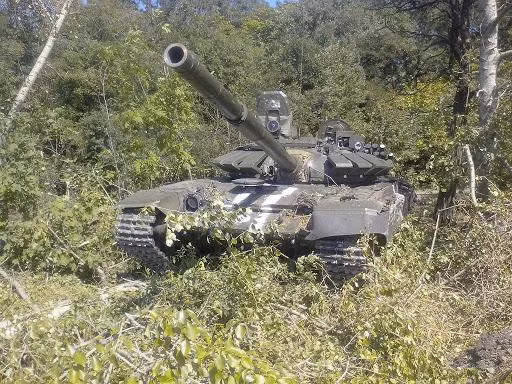 Không rõ từ nguồn nào mà lực lượng dân quân miền Đông Ukraine được trang bị một số xe tăng T-72B3, đây được coi là đối thủ đáng gờm. Dù Ukraine đã tung xe tăng T-64 vào tham chiến, tuy nhiên chúng đã bị bắn hạ khá nhiều. Điều này buộc họ phải triển khai các biến thể T-64 mới nhất trong đó có cả T-64 B1M.