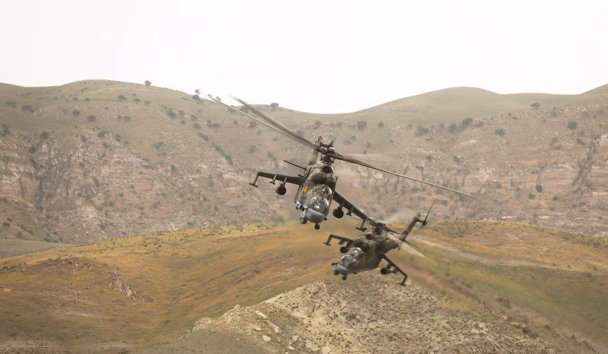 Mi-24 cũng có thể mang theo 1.500 kg vũ khí treo bên ngoài, từ ống phóng rocket 32×57 mm, súng phóng lựu tấn công nhanh cho tới tên lửa chống tăng có điều khiển, pháo tự động và bom.