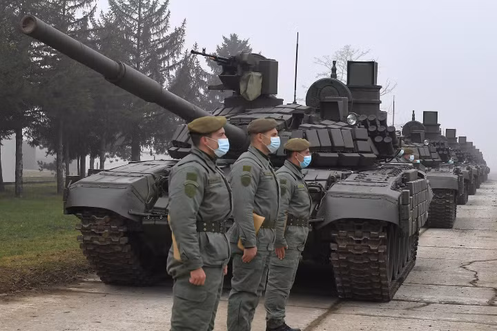 Xe tăng chiến đấu chủ lực T-72MS với biệt danh "Đại bàng trắng" là sản phẩm từ dự án Proryv-2G, đây là gói nâng cấp hỏa lực nhanh dành cho T-72B của Quân đội Nga vốn đã lạc hậu so với các dòng MBT phương Tây.