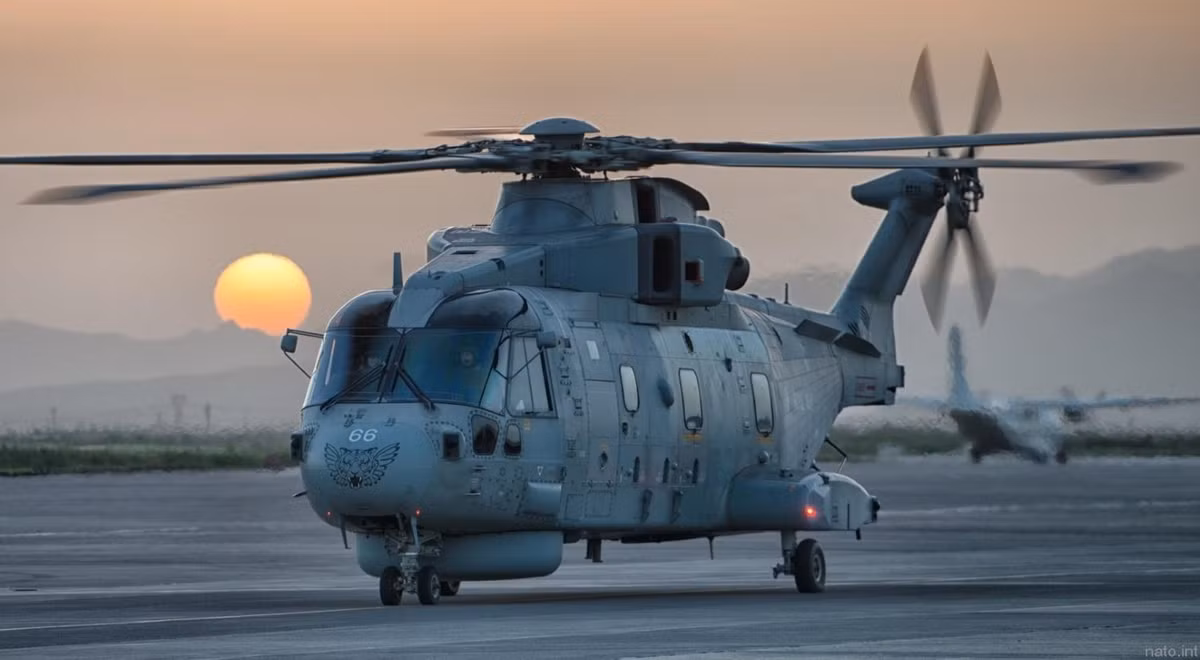 EH101 Merlin có chiều dài 22,81 m, đường kính cánh quạt 18,59 m và chiều cao 6,65 m.