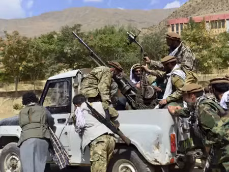 Ngoài việc Iran tuyên bố sẽ sẵn sàng đưa quân sang Afghanistan tham chiến, để đối phó với Taliban. Một thông tin cũng không kém phần gây bất ngờ, đó là chiến đấu cơ Nga đã xuất hiện gần biên giới Afghanistan.