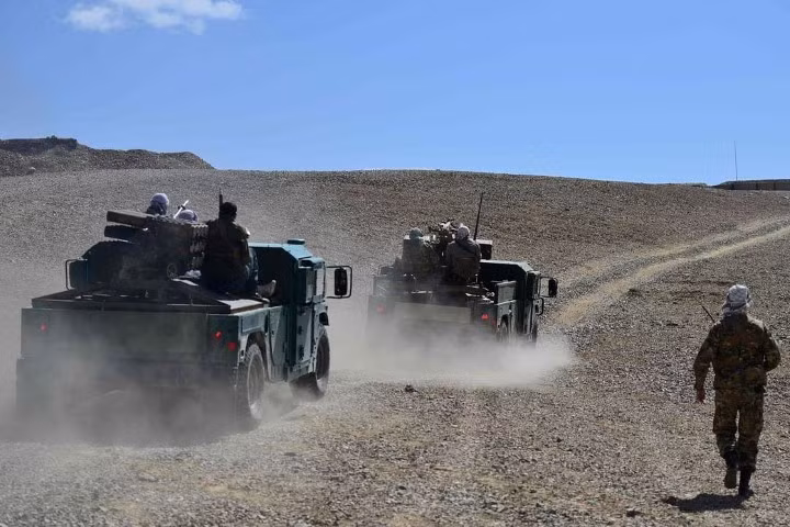 Ở khu vực phía Tây là hướng tấn công chính, nhiệm vụ của các tay súng Taliban là đột phá đèo Havak, băng qua Andarab để tiến vào trung tâm Panjshir - nơi đặt bộ chỉ huy của Liên minh phương Bắc (FANR).