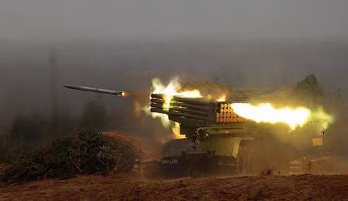 Thậm chí Mặt trận kháng chiến quốc gia Afghanistan tuyên bố, ít nhất 800 tay súng đối phương đã bị bắt sống trong một cuộc tấn công thất bại khác của Taliban diễn ra trong 24 giờ qua. (Hình ảnh tù binh Taliban bị FANR bắt giữ).
