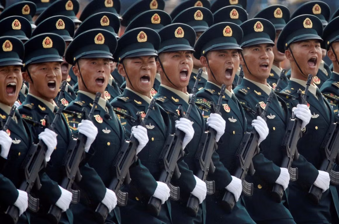  Quân đội Trung Quốc đang nỗ lực nâng cao các ưu đãi, hạ thấp tiêu chuẩn tuyển quân, để thu hút những trí thức trình độ cao gia nhập quân đội. Tuy nhiên trên thực tế, quá trình tuyển quân của Trung Quốc, đang ngày càng trở nên khó khăn hơn.