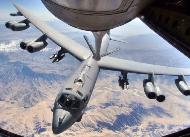 Theo các thông tin mới nhất được truyền thông quốc tế đăng tải, khủng bố Taliban đã cố gắng bắn hạ pháo đài bay B-52 của Mỹ, trong những đợt không kích của máy bay ném bom này, vào lãnh thổ Afghanistan.