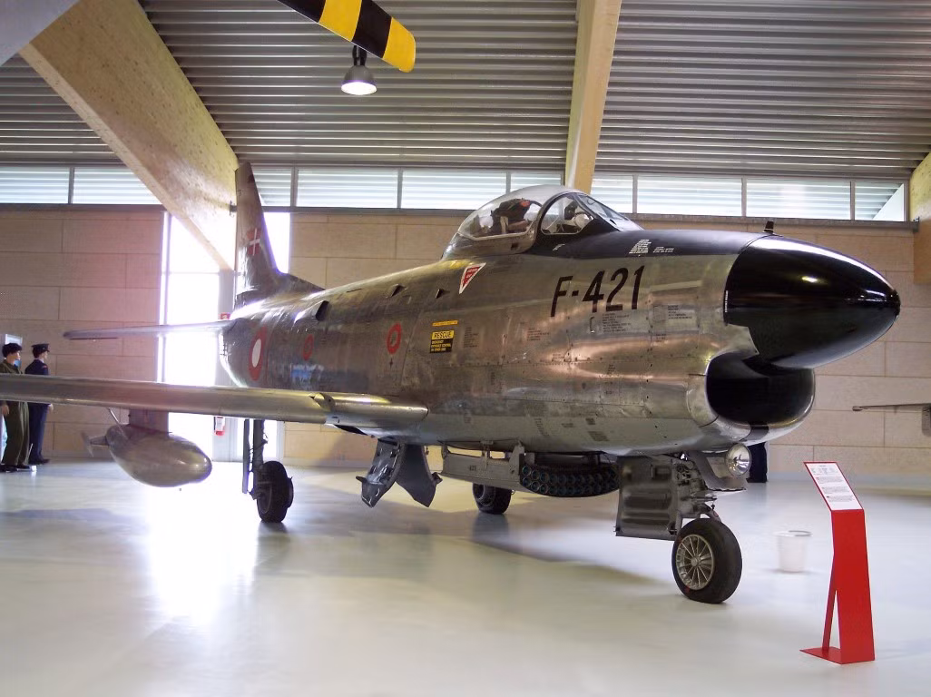 Điểm nổi bật nhất của F-86D là radar tìm kiếm mục tiêu AN/APG-36, được lắp trên mũi.