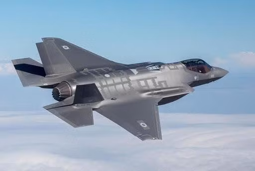 Điều này khiến giới chuyên gia cho rằng những chiếc tiêm kích thế hệ năm F-35I đang hoạt động trong cấu hình cắt giảm tính tàng hình, nhằm tránh để lộ tín hiệu phản xạ radar thực sự.