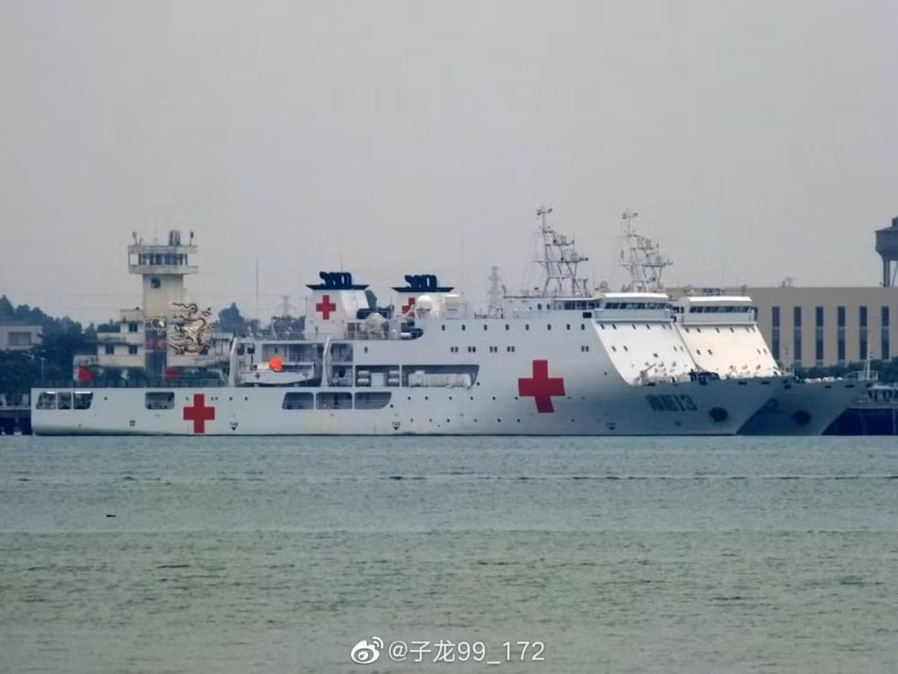 Hai tàu bệnh viện được Trung Quốc đóng theo lớp Type 919 đã "chốt đơn" lực lượng hải quân nước này khi gia nhập biên chế vào tháng 12/2020. Hai tàu này được đặt tên lần lượt là Nam Y 12 và Nam Y 13. Nguồn ảnh: Sina.