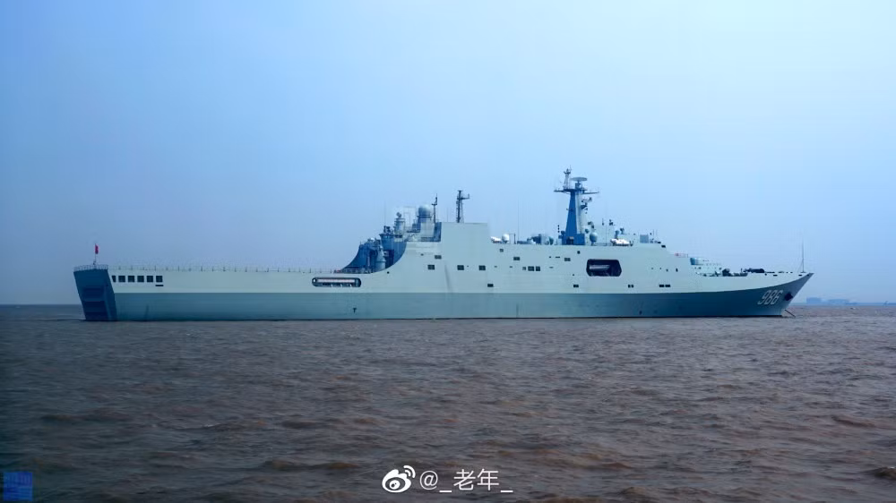 Tháng 7/2020, tàu đổ bộ thứ 7 được đóng theo lớp Type 071 của Hải quân Trung Quốc mang tên Tứ Minh Sơn (986) chính thức gia nhập biên chế, phục vụ ở Hạm đội Nam Hải. Nguồn ảnh: Sina.