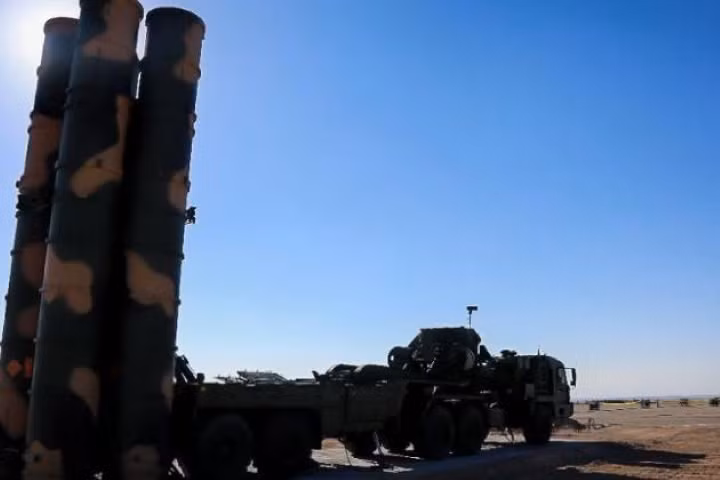 “Một trong những mục tiêu chính của Vương quốc Saudi Arabia là mua được hệ thống tên lửa phòng không tầm xa S-400 Triumf do Nga sản xuất”.