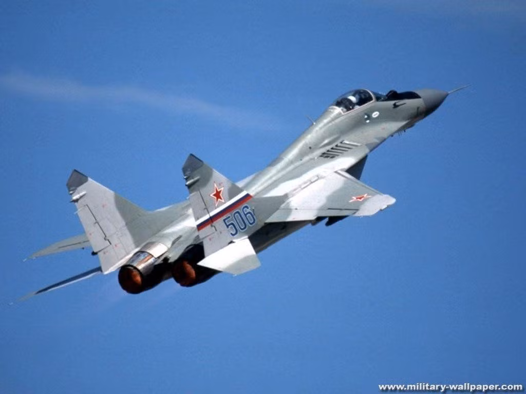 Nhà thiết kế Mikoyan sau đó đã phải sửa lại bản vẽ MiG-29, buộc nó phải sử dụng hai động cơ phản lực thay vì một động cơ như ý tưởng ban đầu.