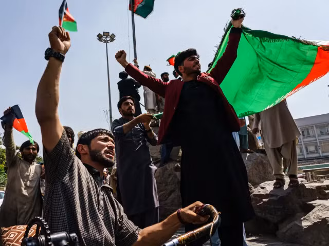 Cách đây ít ngày, đã có nhiều thông tin về việc quân kháng chiến Afghanistan liên lạc với chính phủ Nga và đề nghị giúp đỡ. Nếu nhận được sự giúp đỡ từ quốc tế, rất có thể lực lượng Liên minh Phương Bắc, sẽ có thêm nhiều nguồn lực, để kéo dài cuộc chiến với Taliban. Nguồn ảnh: Vance.