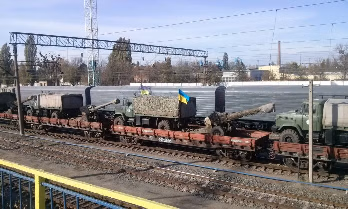 Trước đó, ước tính Kiev đã đặt ở khu vực Donbass khoảng 120 xe tăng các loại. Việc lực lượng thiết giáp Ukraine tăng cường quân số gấp ba lần ở khu vực này, cho thấy rất có thể, một cuộc càn quét quy mô lớn sắp xảy ra.