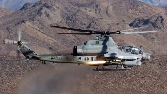 Tầm hoạt động của trực thăng AH-1Z Viper là 425 km, hoặc lên tới 715 km khi mang thêm bình nhiên liệu phụ.