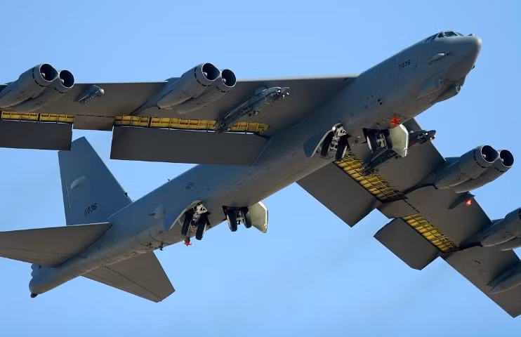 Và khi mà B-52 của Mỹ vẫn bất bại trên mọi bầu trời kể từ sau Chiến tranh Việt Nam, thì không có lý gì Mỹ phải cho loại oanh tạc cơ này nghỉ hưu.