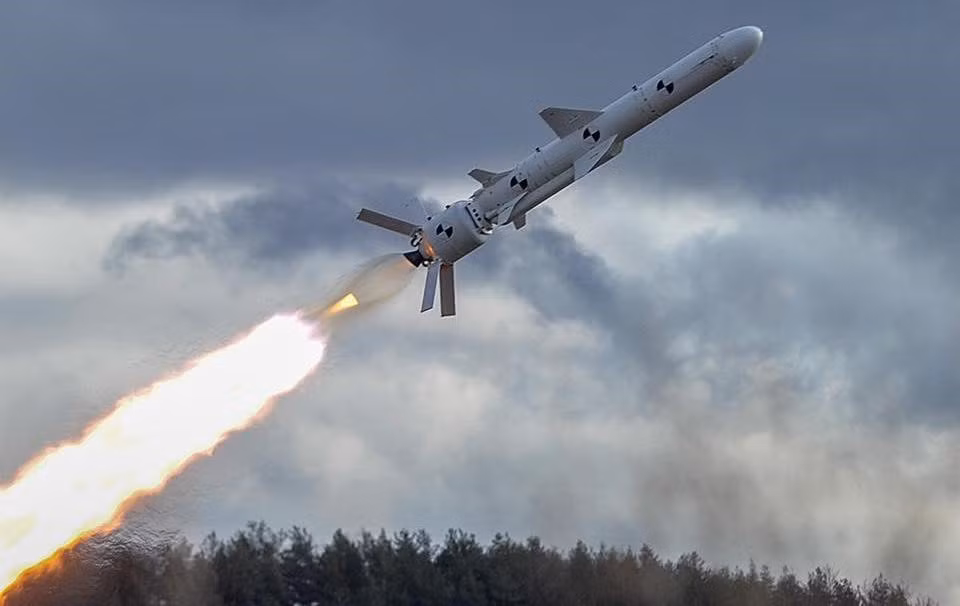 Phía Ukraine cho biết thêm, ngoài tàu chiến, Neptune có thể được sử dụng phá hủy các cây cầu chiến lược cũng như các phương tiện chuyển quân của đối phương trong trường hợp xung đột nổ ra.
