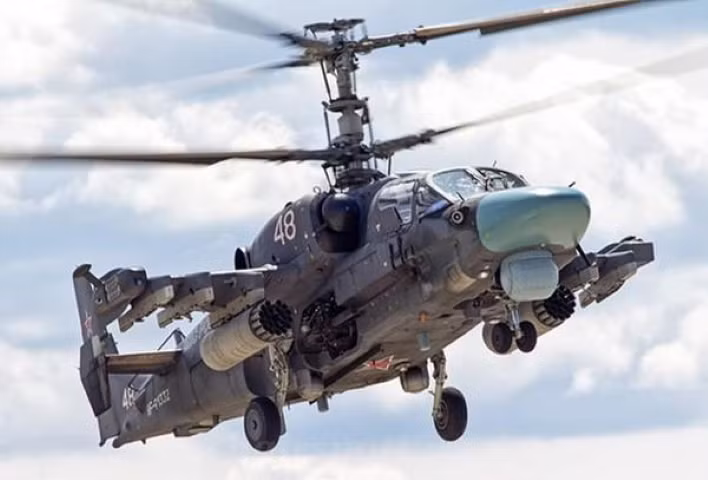 Cần nhắc lại, máy bay trực thăng tấn công Ka-52M Super Alligator của Nga được hiện đại hóa trên cơ sở kinh nghiệm tác chiến thu được ở Syria. Theo một số nguồn tin, nó có thể dễ dàng đối phó với cả một tiểu đoàn xe tăng đối phương.