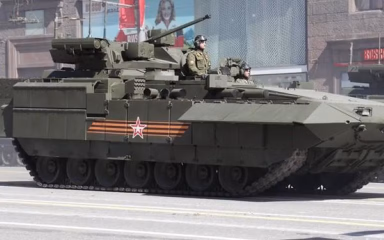 Tuy vậy báo chí trong nước Nga và quốc tế vẫn đánh giá rằng T-15 Armata chưa từng được đưa tới Syria, hoặc các cuộc kiểm tra ở nước Cộng hòa Ả Rập không thể diễn ra, hoặc đã diễn ra trong thất bại.