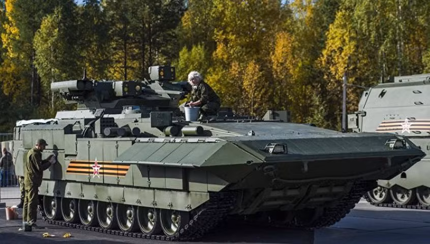 Giới chức công nghiệp quốc phòng Nga cho biết, T-15 Armata đã được gửi tới Syria để thử nghiệm trong tình huống thực chiến, bao gồm cả việc yểm trợ cho xe tăng của Syria ở Idlib và Aleppo.