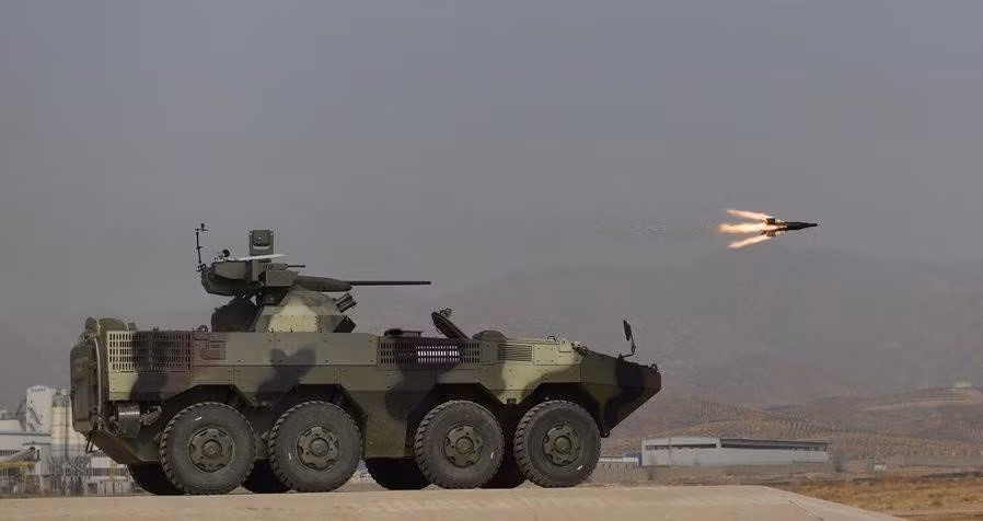 Ngoài ra còn có hệ thống tên lửa dẫn đường chống tăng (ATGM) HJ-73 - về cơ bản là sự phát triển từ Malyutka (AT-3) của Liên Xô.