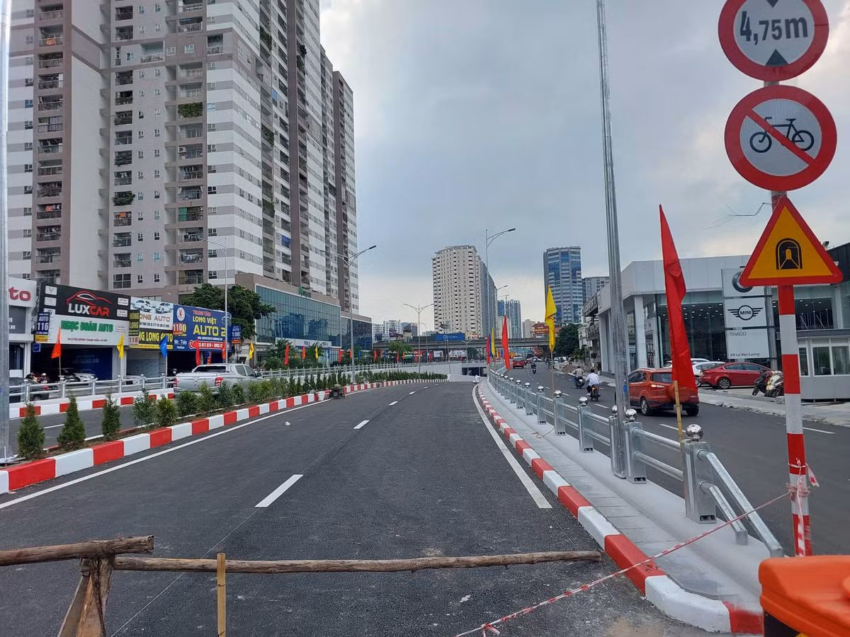 Với mức vốn đầu tư 700 tỉ đồng, hầm chui Lê Văn Lương - Khuất Duy Tiến dự kiến sẽ giảm bớt áp lực giao thông trên nút giao Lê Văn Lương - Khuất Duy Tiến - Tố Hữu, vốn là một điểm nóng vào giờ cao điểm.