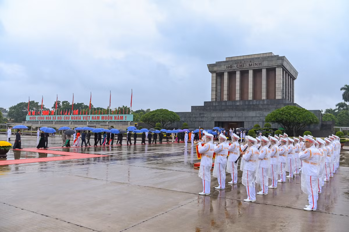 Quyết định kế hoạch phát triển kinh tế - xã hội, dự toán ngân sách nhà nước và phương án phân bổ ngân sách trung ương năm 2023; tiến hành chất vấn và trả lời chất vấn; xem xét báo cáo của một số cơ quan...