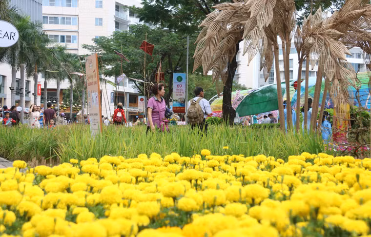 Đường hoa xuân 2017 Phú Mỹ Hưng sẽ chính thức khai mạc tối 24 Tết Đinh Dậu và bế mạc vào tối mùng 6 Tết.