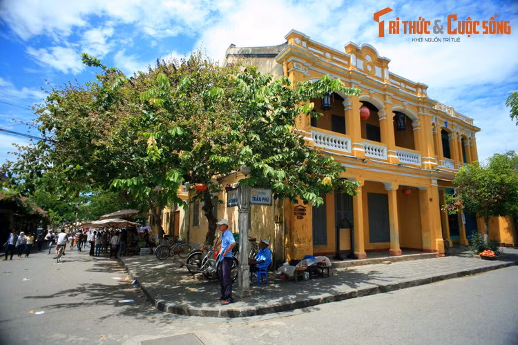 Tọa lạc tại ngôi nhà cổ ở góc phố Trần Phú - Châu Thượng Văn, trung tâm khu phố cổ Hội An, Bảo tàng Văn hóa Sa Huỳnh là điểm đến đặc sắc dành cho du khách muốn khám phá một nền văn hóa cổ từng hưng thịnh ở khu vực Nam Trung Bộ hàng nghìn năm trước.