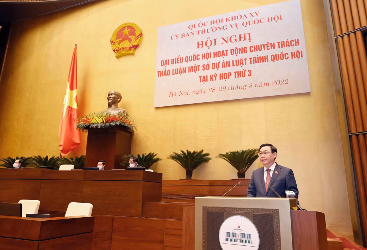Với tinh thần chuẩn bị kỹ lưỡng, từ sớm, từ xa, Ủy ban Thường vụ Quốc hội đã chỉ đạo các cơ quan chủ trì thẩm tra phối hợp với cơ quan soạn thảo và các cơ quan hữu quan khẩn trương tổng hợp, nghiêm túc giải trình, tiếp thu ý kiến của các ĐBQH. Tổ chức nhiều cuộc khảo sát thực tế, hội thảo, tọa đàm lấy ý của các đối tượng chịu sự tác động trực tiếp, tham vấn ý kiến của các chuyên gia, nhà khoa học, nhà quản lý.