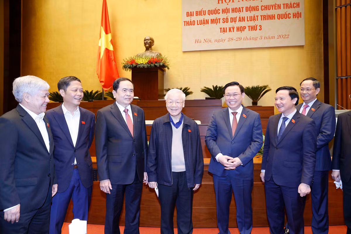 Ủy ban Thường vụ Quốc hội tổ chức hội nghị ĐBQH hoạt động chuyên trách để thảo luận 4 dự án luật trình Quốc hội tại kỳ họp thứ 3. Đó là Luật sửa đổi, bổ sung một số điều của Luật Sở hữu trí tuệ; Luật Thi đua, khen thưởng (sửa đổi); Luật Điện ảnh (sửa đổi); Luật Kinh doanh bảo hiểm (sửa đổi). Hội nghị được tổ chức theo hình thức trực tiếp kết hợp trực tuyến.