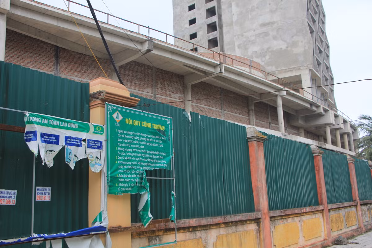 Về phía đối tác của LĐLĐ Thanh Hóa, công ty Lam Sơn sẽ góp vốn bằng tiền mặt số tiền 163,2 tỉ đồng, chiếm 68% vốn điều lệ và nắm quyền kiểm soát dự án, với tư cách là “cổ đông kiểm soát” theo luật doanh nghiệp.