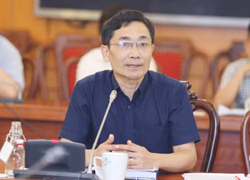 Ông Trịnh Thanh Hùng, Phó Vụ trưởng Vụ Khoa học và công nghệ các ngành kinh tế kỹ thuật, Bộ Khoa học &amp; Công nghệ. Cả ba người cùng bị cáo buộc có hành vi lợi dụng chức vụ quyền hạn trong khi thi hành công vụ.