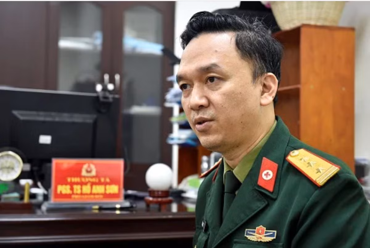 Đáng chú ý, cơ quan điều tra đã bắt giữ thượng tá Hồ Anh Sơn, Bí thư chi bộ, Phó Giám đốc Viện Nghiên cứu y dược học quân sự, chủ nhiệm đề tài và đại tá Nguyễn Văn Hiệu, Phó Bí thư chi bộ, Trưởng Phòng trang bị, vật tư và lãnh đạo, cán bộ một số đơn vị thuộc học viện để điều tra.